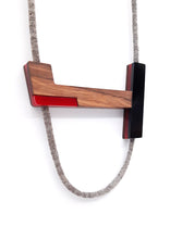 Load image into Gallery viewer, collana-key-nero-legno-plexiglas
