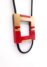 Load image into Gallery viewer, collana-square-oro-rosso-plexiglas
