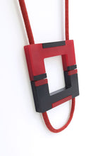 Load image into Gallery viewer, collana-square-rosso-nero-plexiglas
